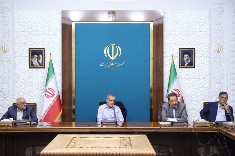 رئیس جمهور: استمرار تولید و فعالیت صنایع یک ضرورت حیاتی برای اقتصاد کشور است